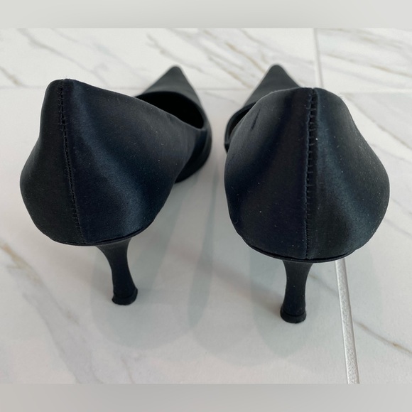 Beautiful Nine West Black Satin Pumps, Size 7 - Picture 5 of 7